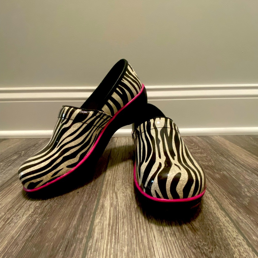 Smitten Slip Resistant Nursing Clogs